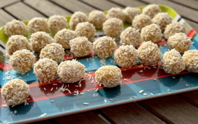 Erfrischende Bliss Balls mit Mango und Mandel