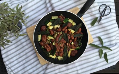 Rote-Bete-Süsskartoffel-Gnocchi mit gebratetenem Salbei und Zucchini